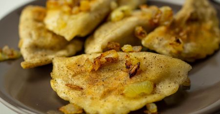Ruskie przy nich są po prostu nudne. Zrób jesienne pierogi z genialnym farszem