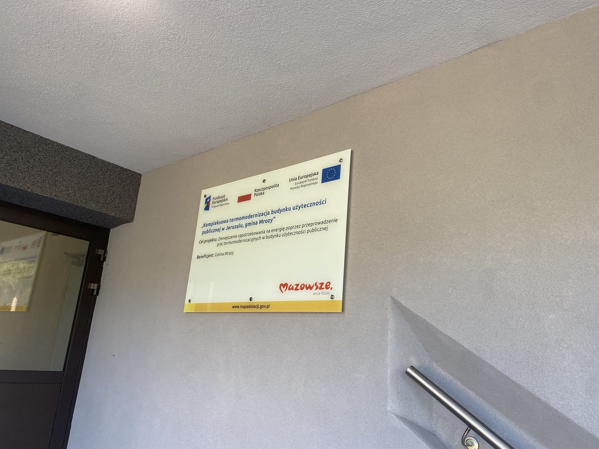 Tablice, które znajdują się przy kluczowych inwestycjach