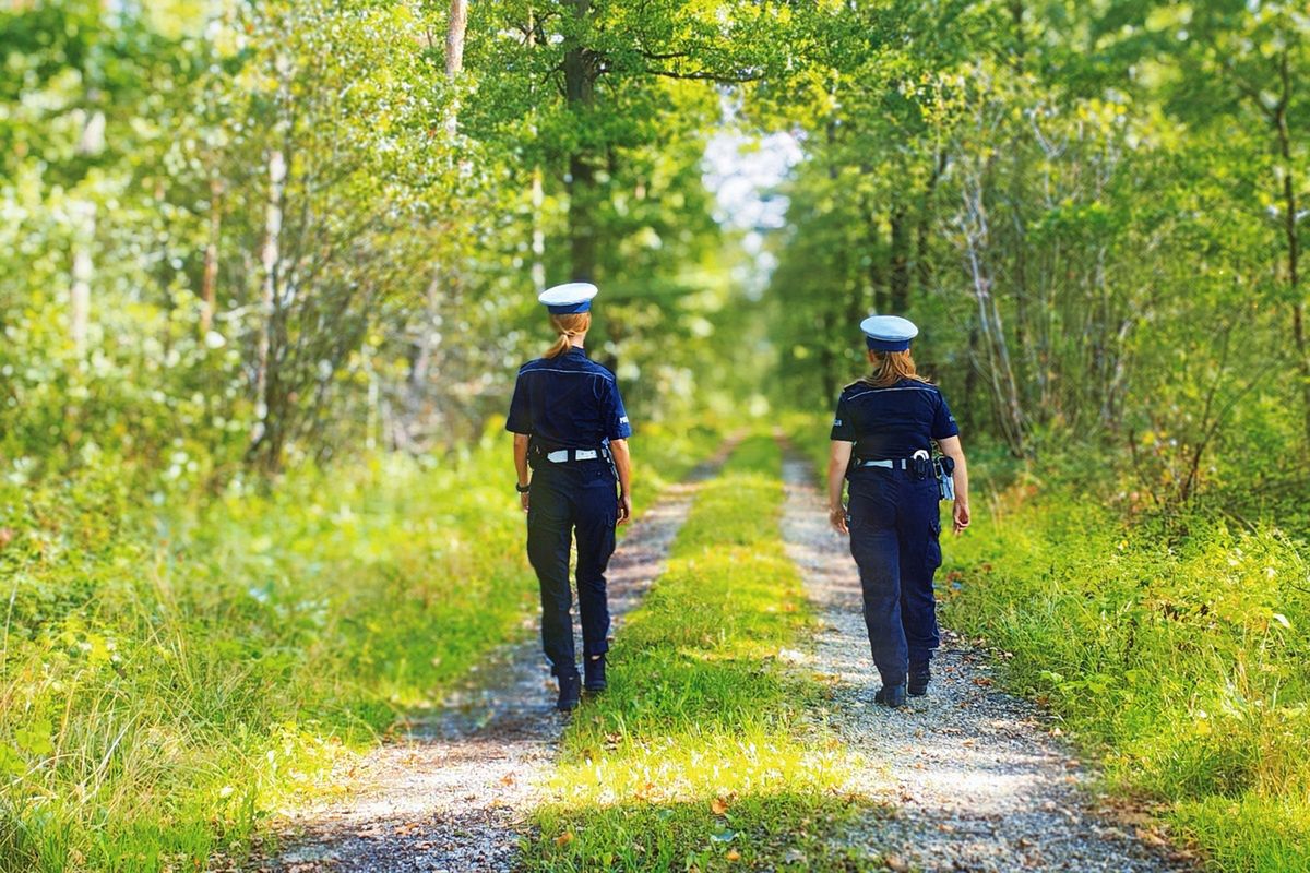 Szybka akcja policji. Odnaleziono zaginioną 71-latkę w lesie