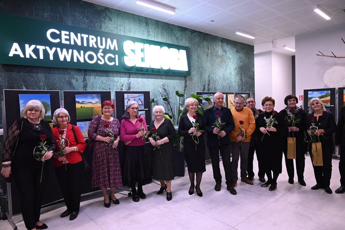 Uczestnicy warsztatów fotograficznych w Centrum Aktywności Seniora