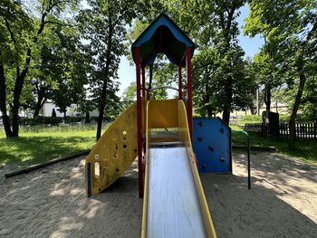 Pod Krakowem odnowią, wyposażą place zabaw przy żłobkach i klubach dziecięcych. Inwestycje dla najmłodszych dzieci