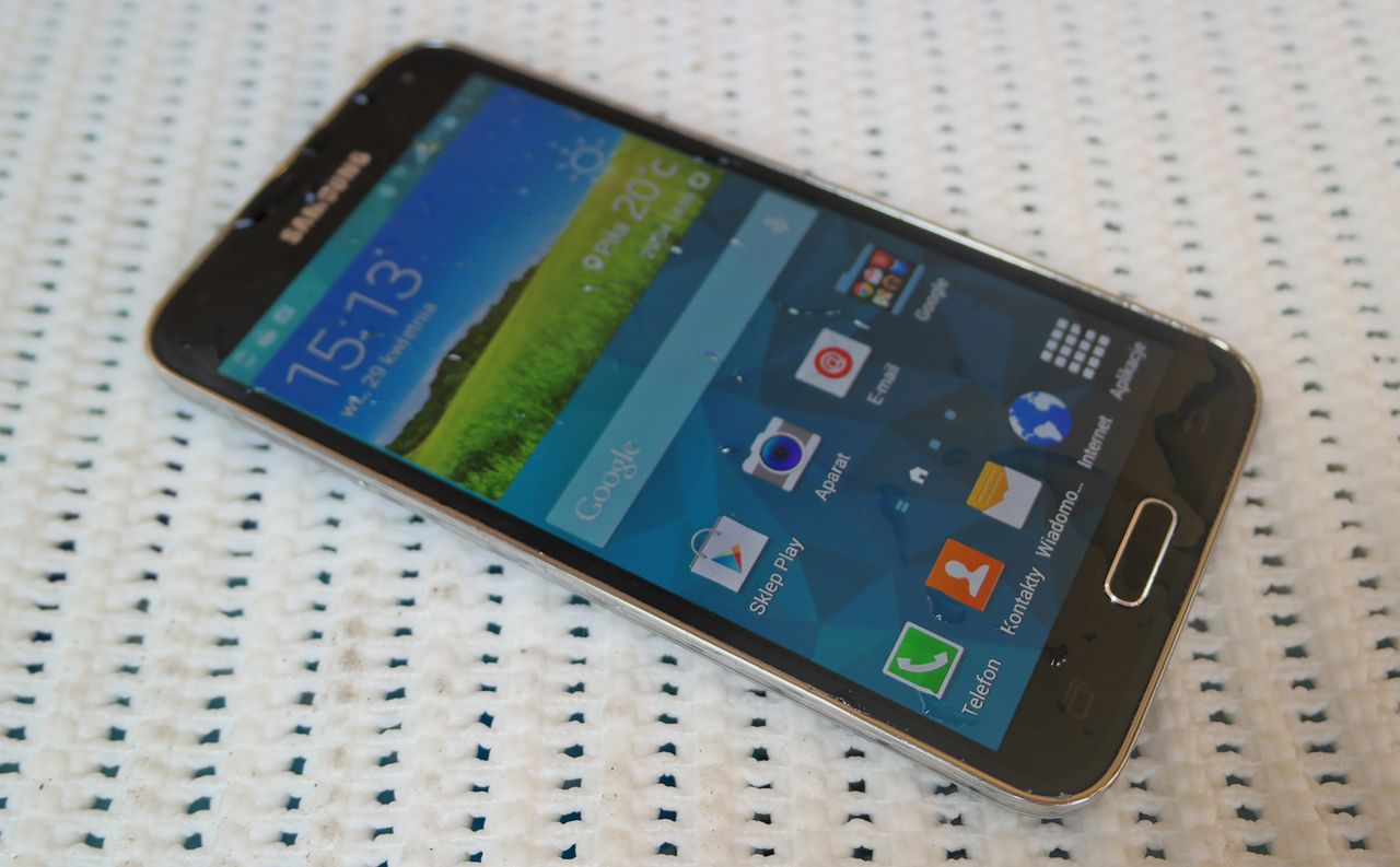 Wodoszczelność Galaxy S5 to świetna sprawa, ale nie obyło się bez kilku kompromisów 4