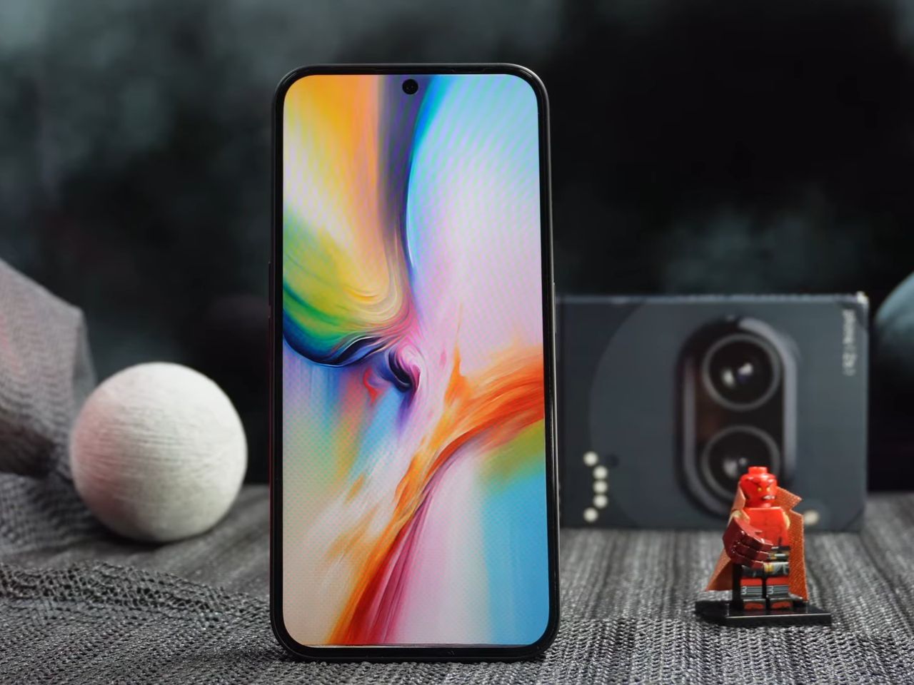 Nothing Phone (2a) - ekran z bardzo wąskimi, symetrycznymi ramkami