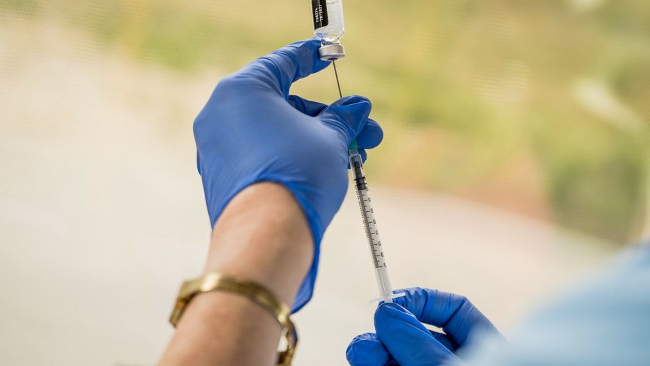 Szczepienia przeciw COVID-19. Kiedy trzecia dawka i dla kogo?