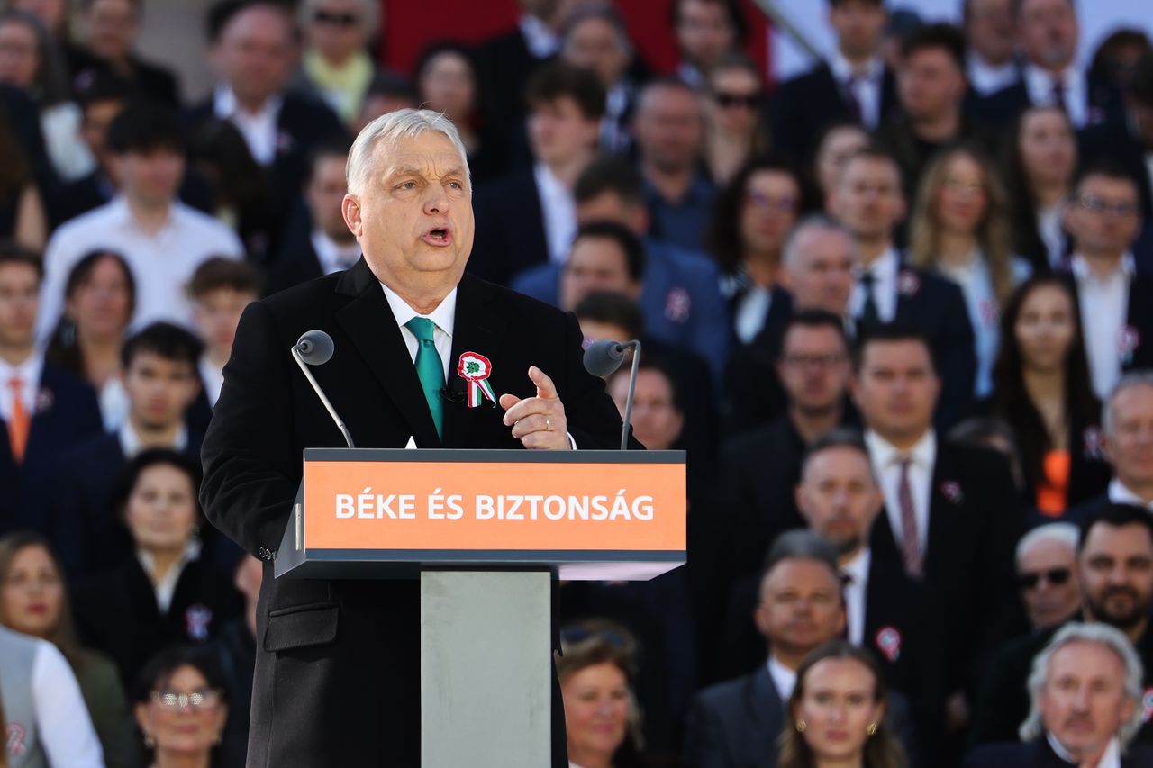 Orban straszy Węgrów. "Europa przygotowuje się do wojny"