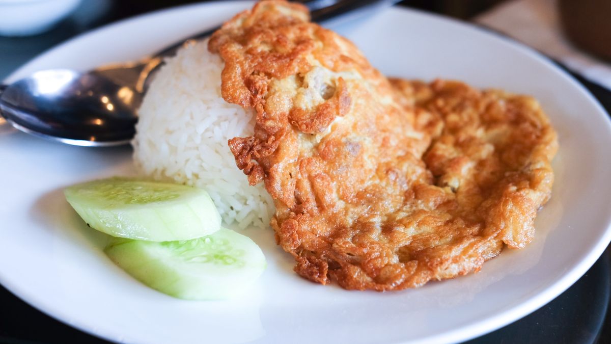 Schabowy po parysku jest otulony panierką delikatną jak obłoczek