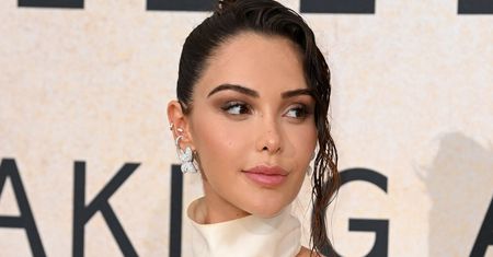 Ciężarna Nabilla Benattia wywołała kontrowersje w Cannes. Wycięcie z przodu to jeszcze nic...