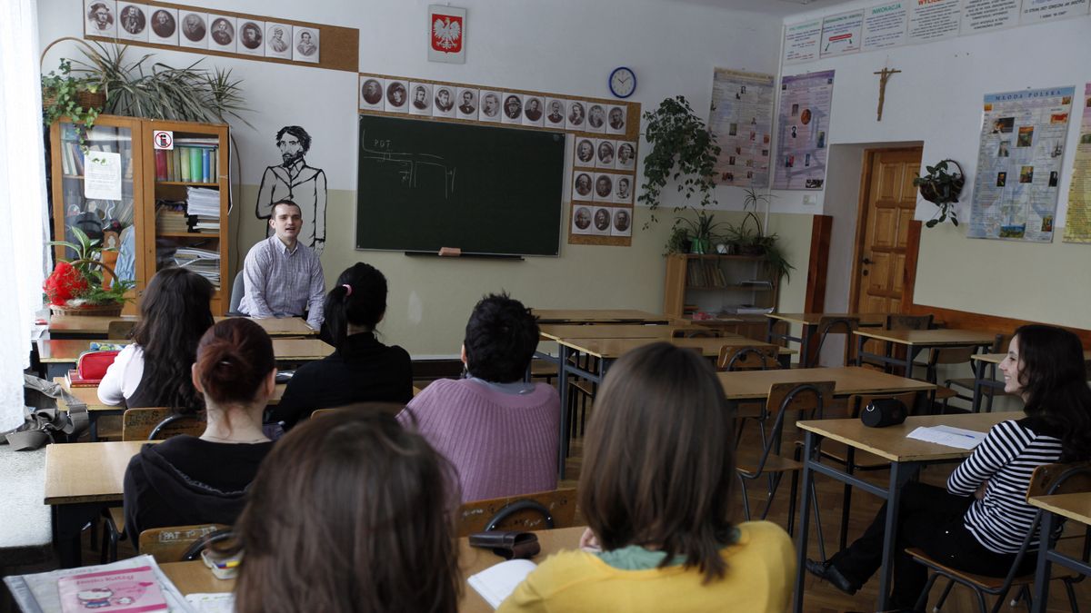 Większość Polaków uważa, że lekcje religii nie powinny być obowiązkowe.