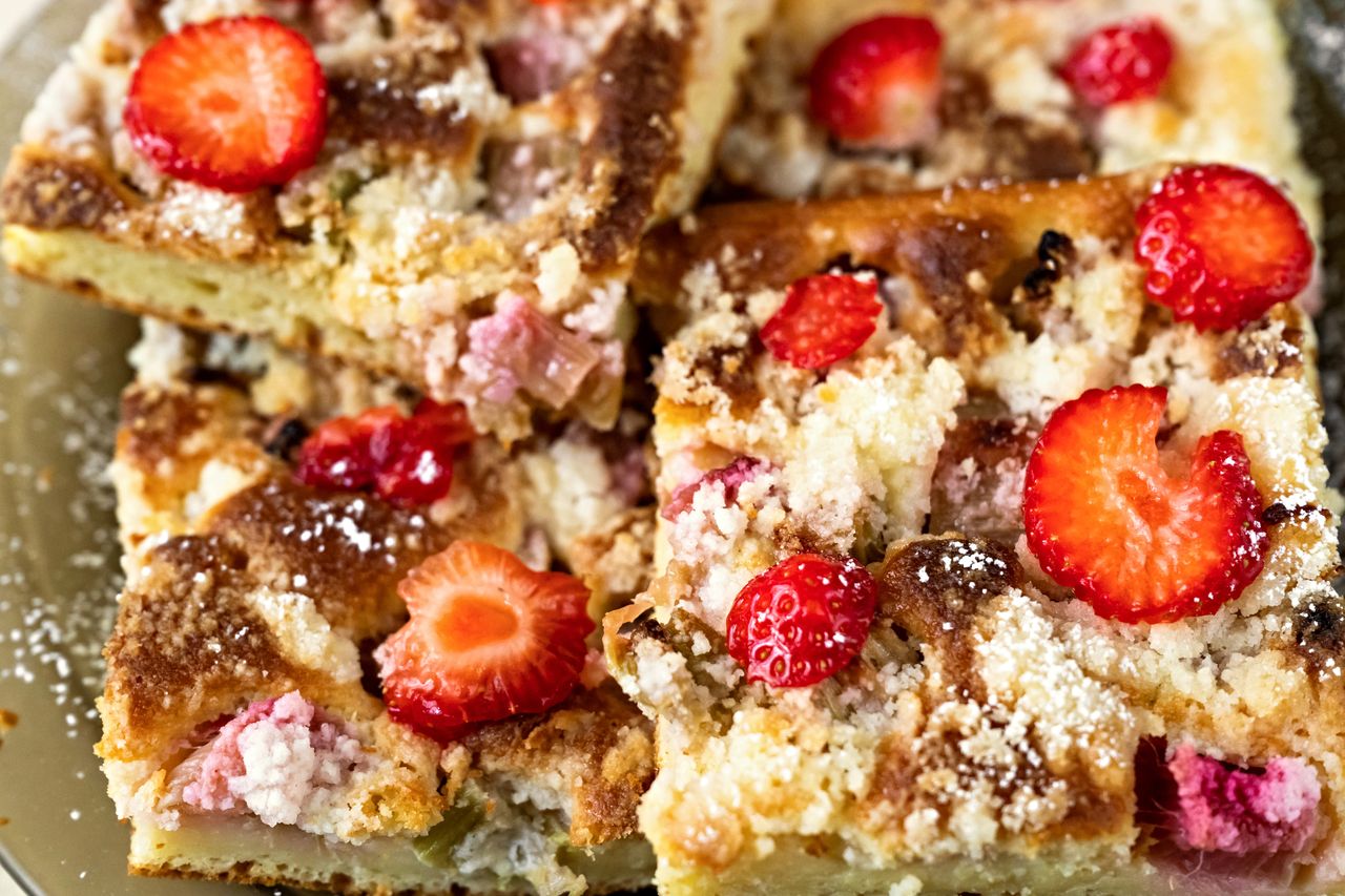 Erdbeer-Rhabarber-Kuchen: Sommerliche Geschmacksfreude selbst gemacht
