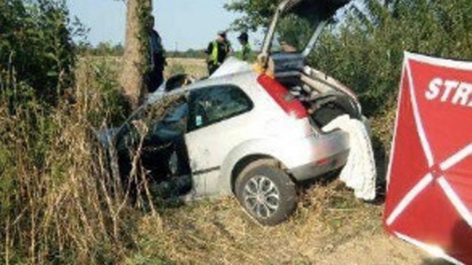 Jedna osoba zginęła, a cztery zostały ranne w zderzeniu samochod