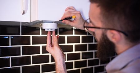 Czujniki, które ratują życie. Nowe przepisy na horyzoncie? MSWiA zabrało głos