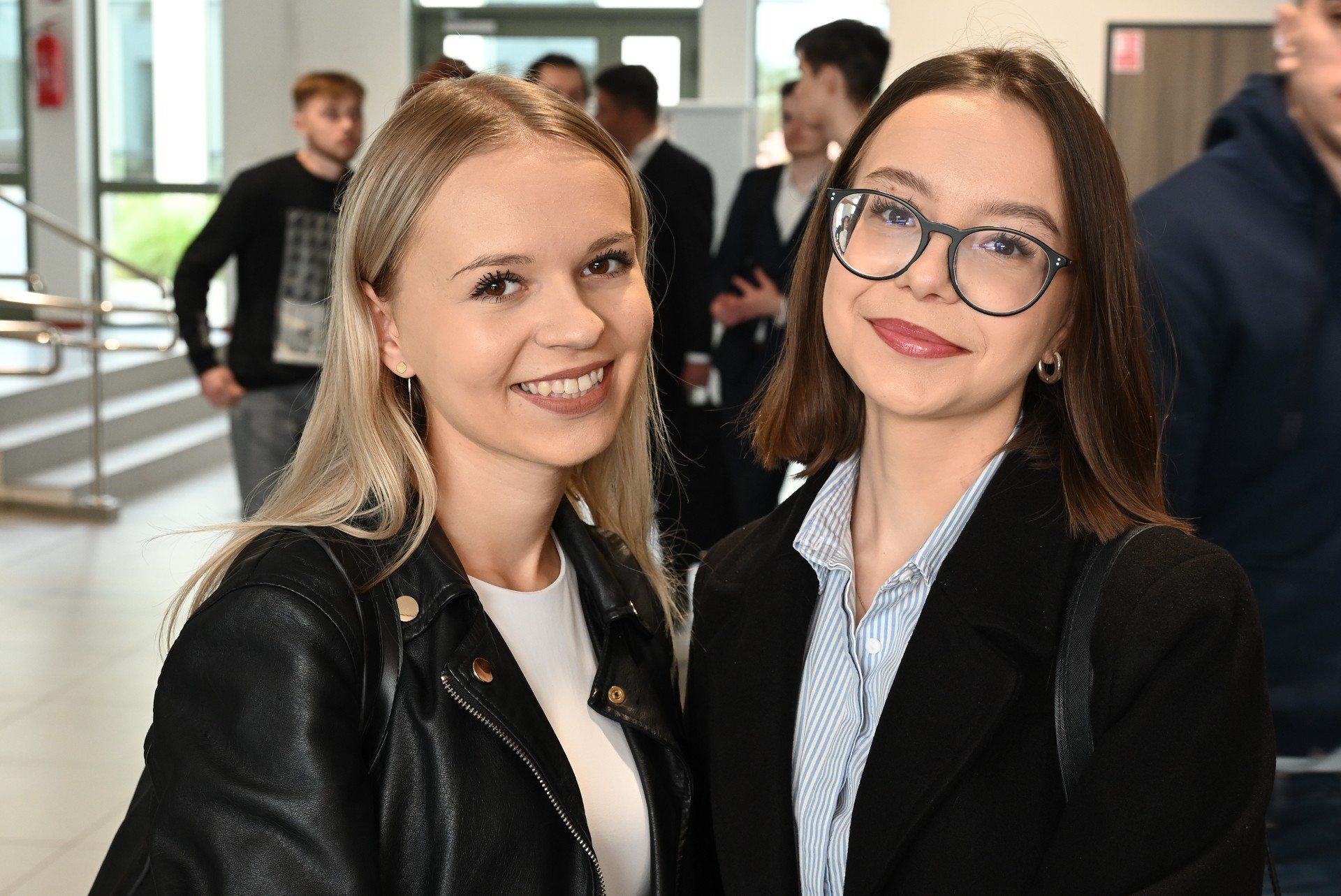 Na inauguracji roku akademickiego  znalazły się również studentki pierwszego roku logopedii - Karolina i Agata, które w rozmowie z nami nie kryły swojego entuzjazmu.
