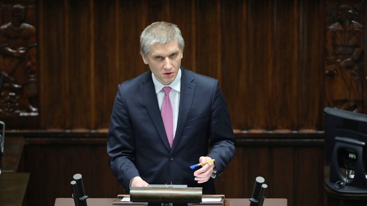 *** ZDJĘCIE ARCHIWALNE *** Na zdjęciu archiwalnym z 07.05.2020 Piotr Nowak. Premier Mateusz Morawiecki zaproponował we wtorek Piotra Nowaka na stanowisko nowego szefa Ministerstwa Rozwoju i Technologii. (jm) PAP/Wojciech Olkuśnik