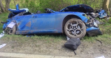 Wyprzedzał ciężarówkę, wjechał wprost pod busa. Tragedia na DK35