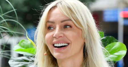 Agnieszka Woźniak-Starak chwali się porannymi rytuałami: "Wstaję o CZWARTEJ RANO. Muszę zaparzyć ziółka, wymasować się rollerem..."
