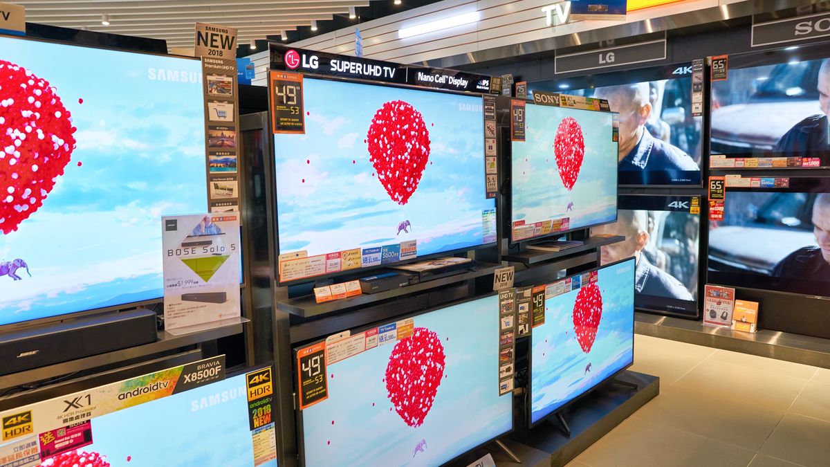 Na te Mistrzostwa Europy Polacy nie rzucili się po telewizory.