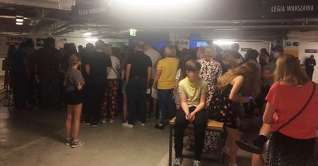 Warszawa. Tłumy na stadionie Legii. Chodzi o szczepienia przeciw COVID