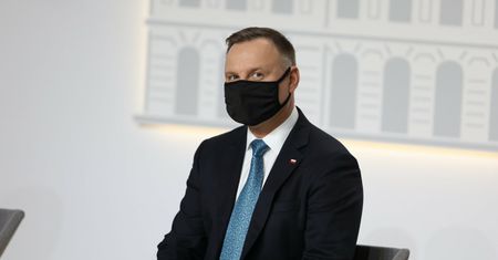 Wznosili wulgarne okrzyki pod adresem prezydenta. Trafili przed sąd
