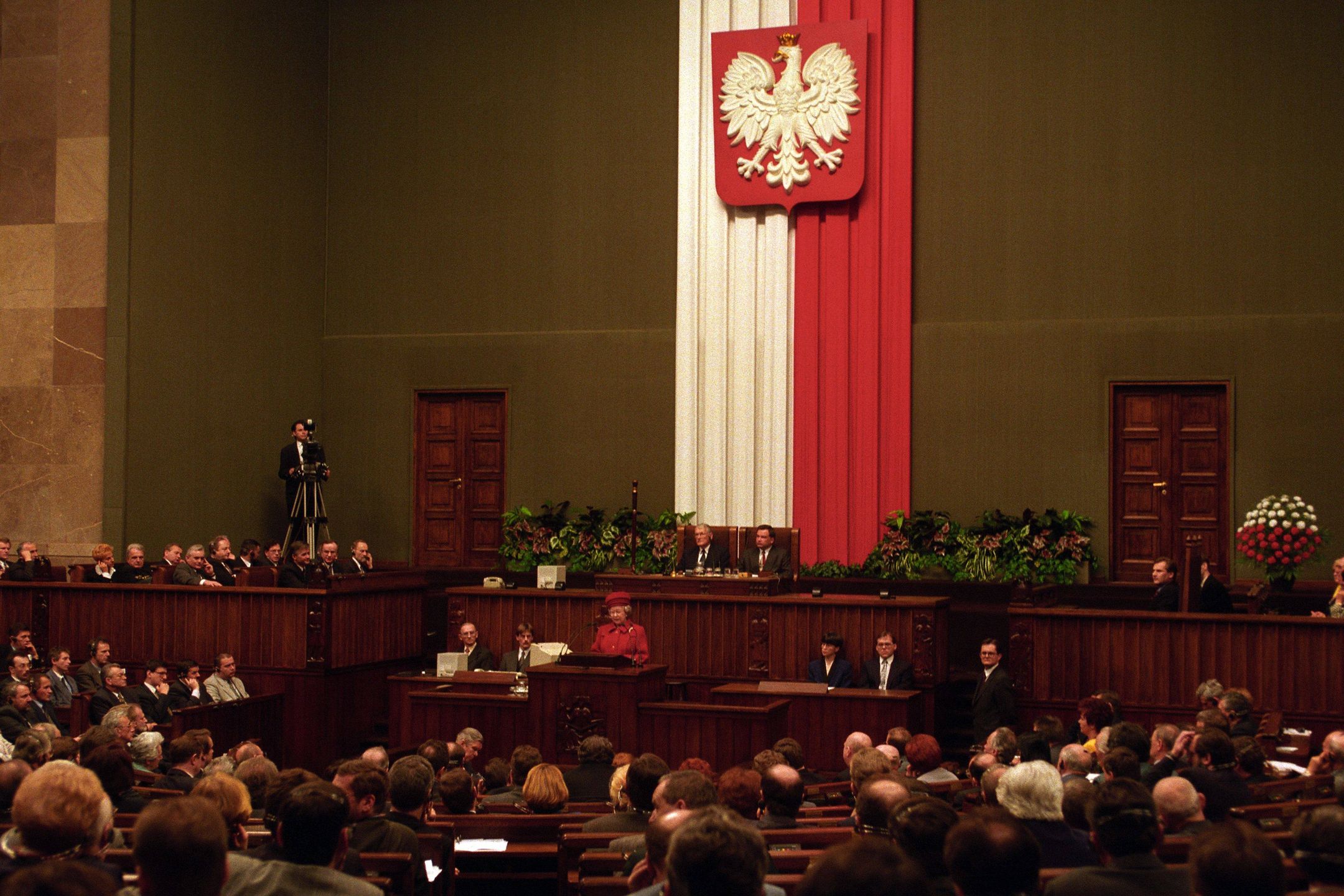 Królowa wystąpiła przed połączonymi izbami polskiego parlamentu