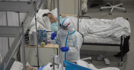 Koronawirus w Polsce. Prawie 10 tys. nowych zakażeń, bardzo dużo zgonów