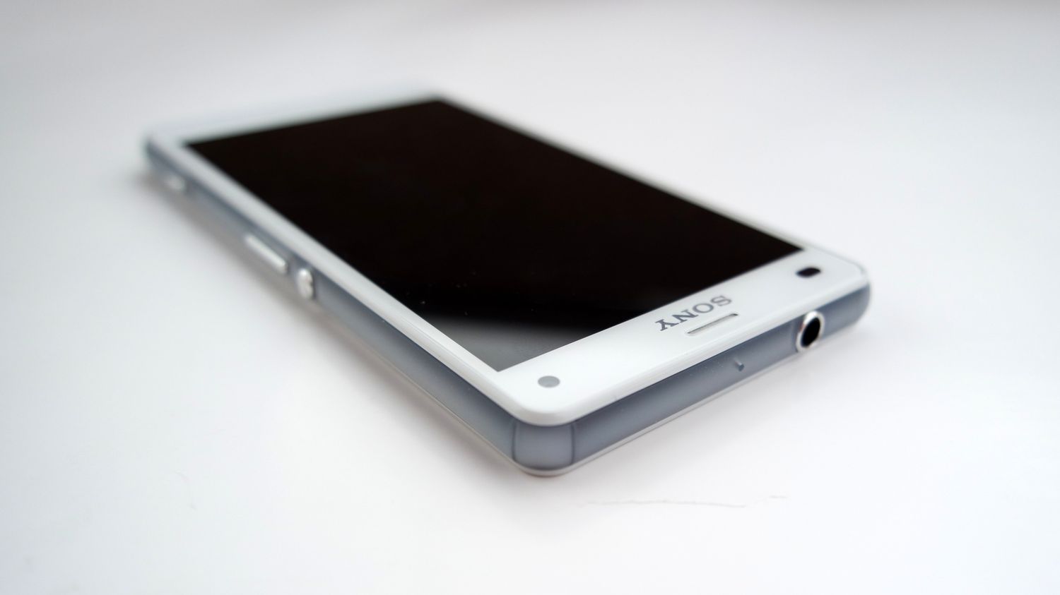 Sony Xperia Z3 Compact - jakość wykonania i ergonomia 9