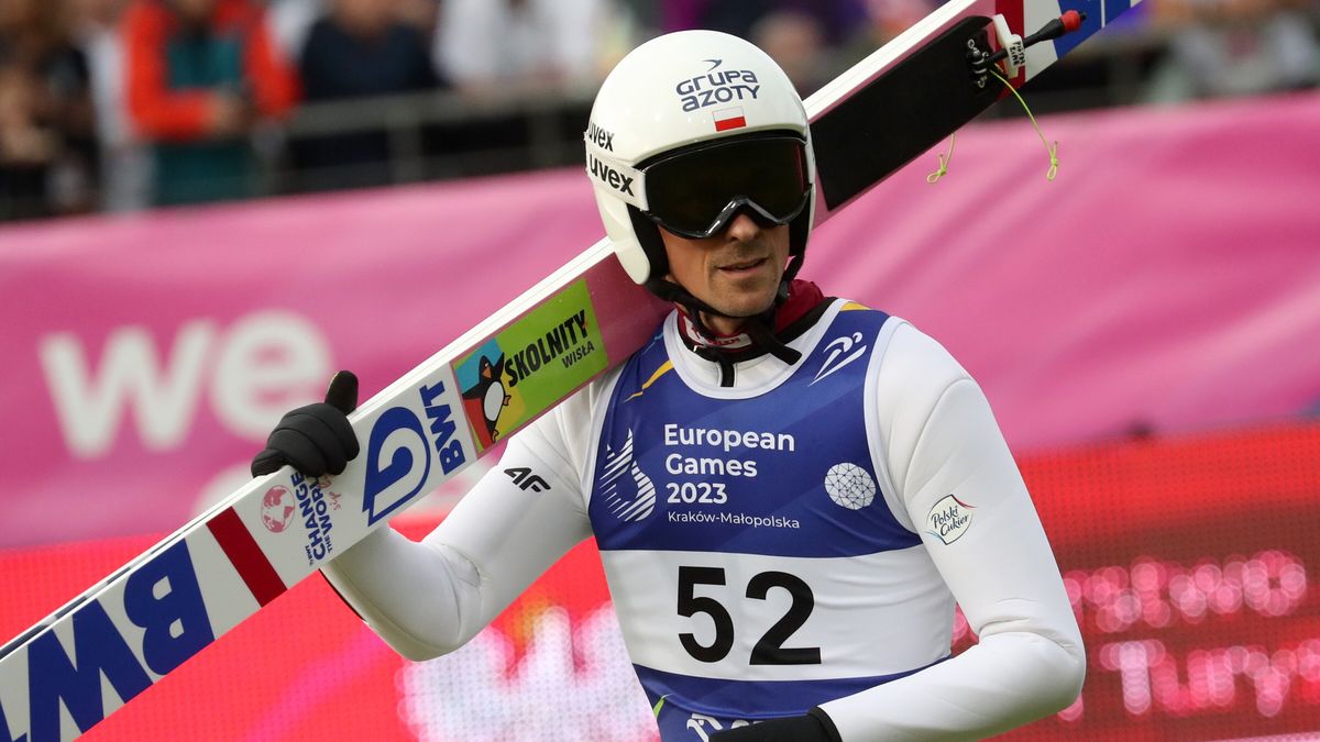 Zakopane, 01.07.2023. Igrzyska Europejskie Kraków-Małopolska 2023. Polak Piotr Żyła w serii finałowej podczas indywidualnego konkursu skoków na dużej skoczni w Zakopanem, 1 bm. (mk) PAP/Grzegorz Momot