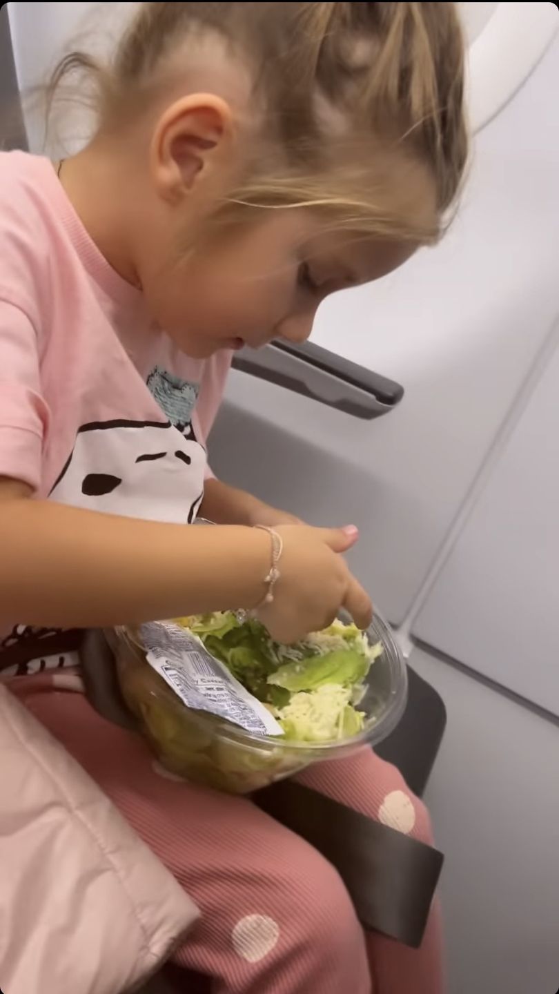 Natalia Siwiec prezentuje, jak jej córka wyjada ser TIPSEM