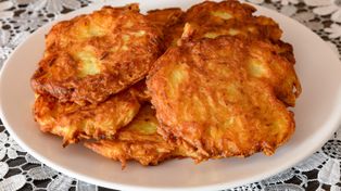 Dodaję do placków ziemniaczanych. Są pulchne i delikatne, ale z bardzo chrupiącą skórką