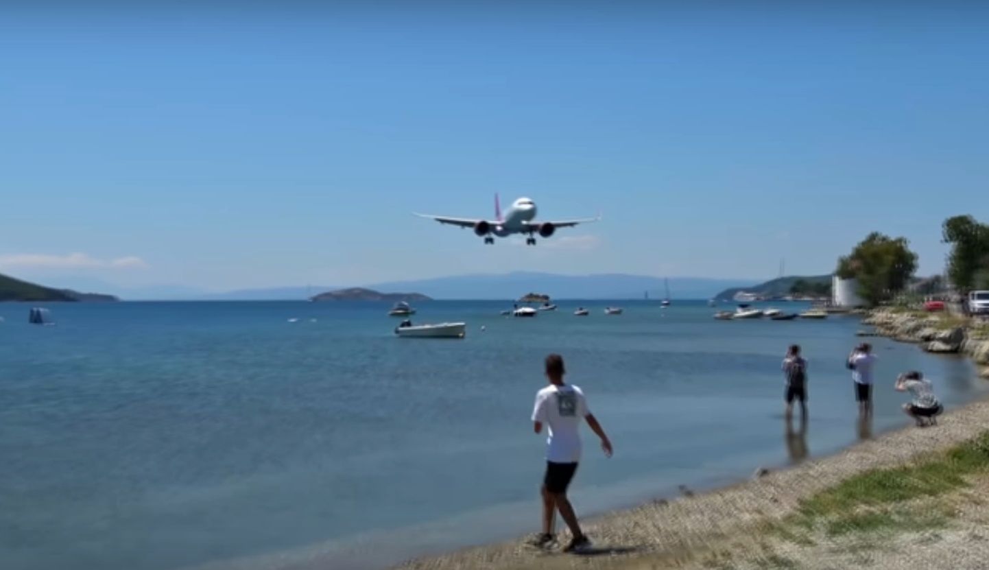 Lądowanie samolotu Wizz Air w Grecji. Nagranie niesie się w sieci