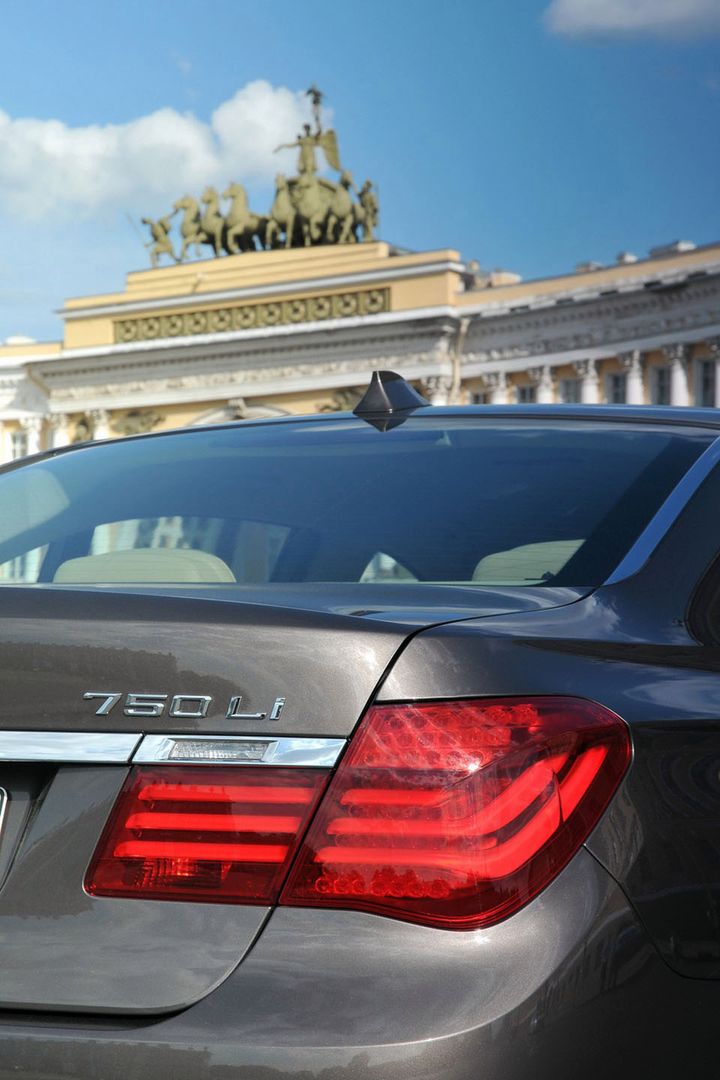 BMW serii 7 na rok 2013 - megagaleria niemieckiego okrętu flagowego 264