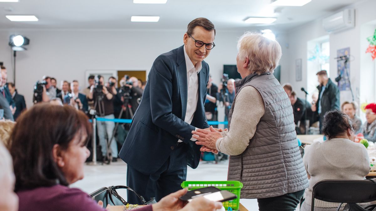 Premier Mateusz Morawiecki w Klubie Seniora w Gryfowie Śląskim