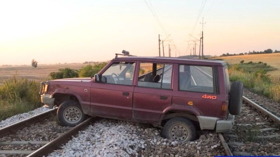 Kierowca najwyraźniej przecenił możliwości pojazdu.