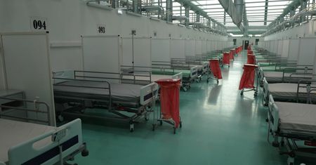 Katastrofa szpitali tymczasowych. Covid wykańcza ludzi