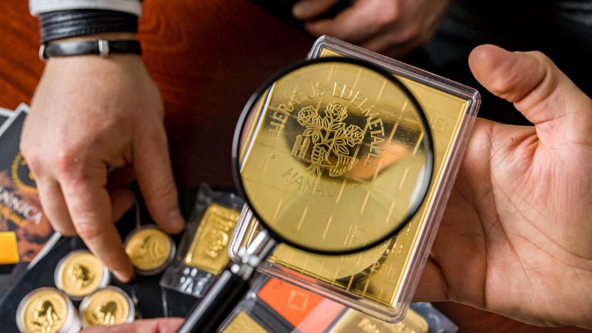 Polacy inwestują w złoto