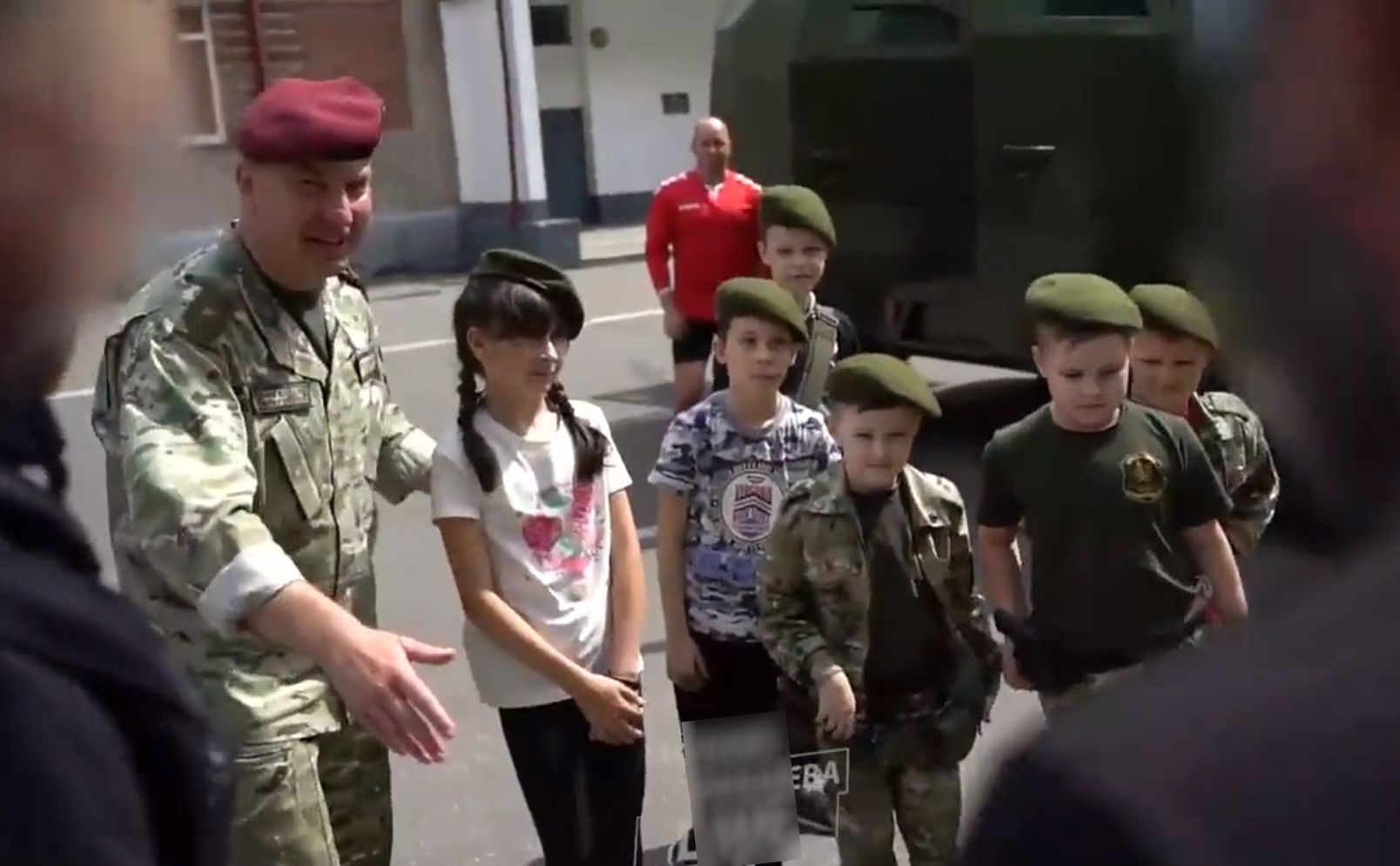 Szła jak na ścięcie. Przejmująca scena na spotkaniu z wagnerowcami