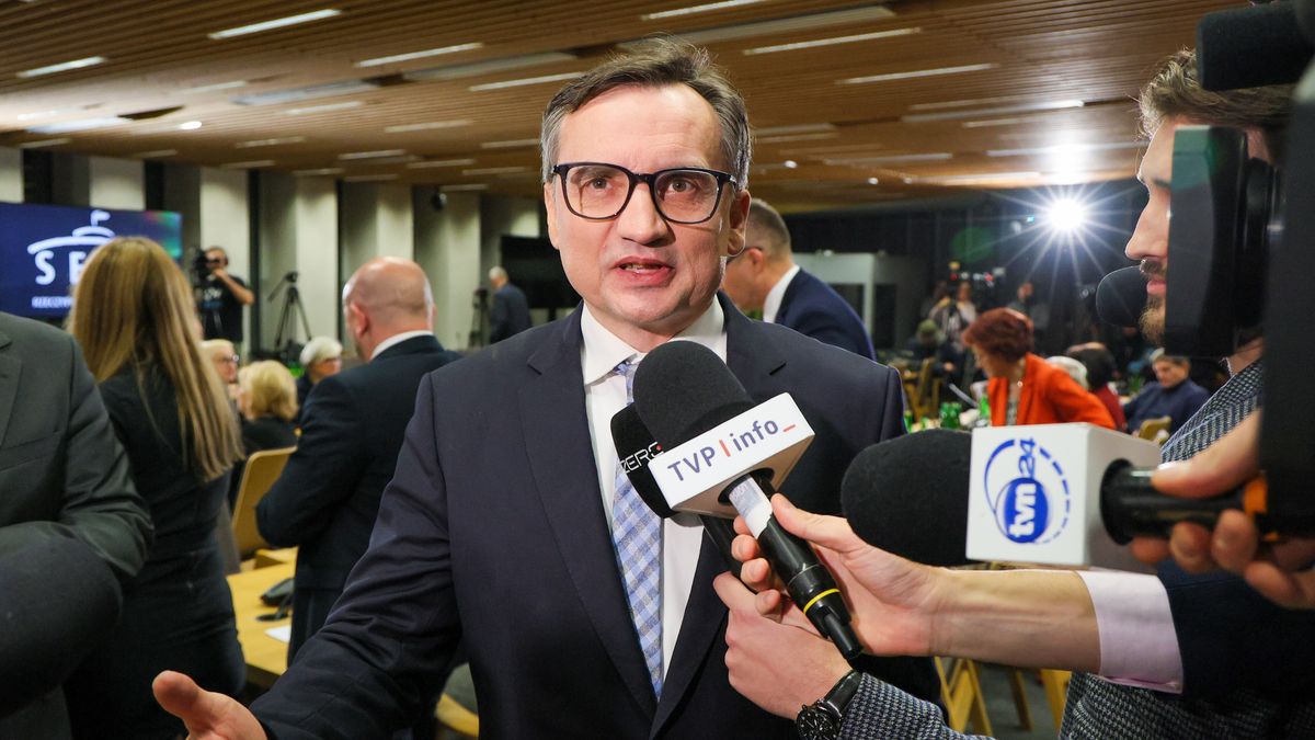 Zbigniew Ziobro
Pawe� Supernak
doprowadzenie, komisja, komisji, polityk polityka, posiedzenie, regulaminowa, sejmowa, zatrzymanie, zbigniewa ziobry, 10 10. X, kadencja, kadencji, pose�, Sejm