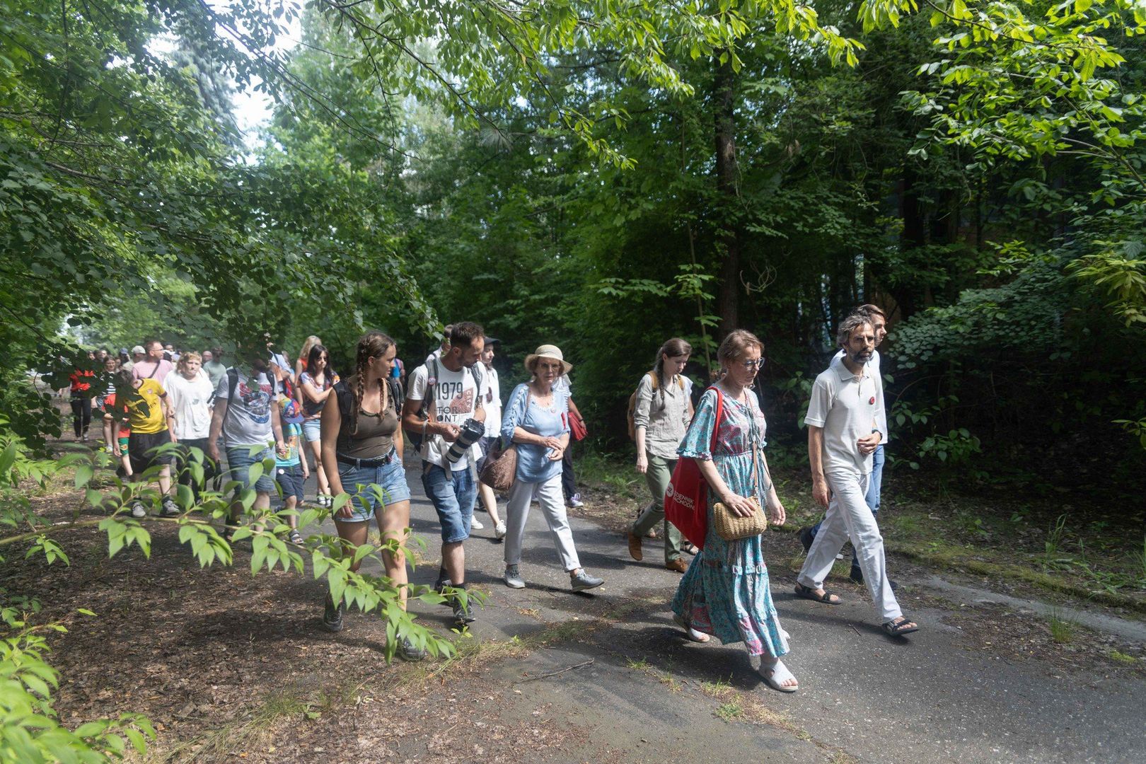 Wycieczka Dziennika Zachodniego &#34;Kosmiczny Pawilon C-G&#34;
organizowana w ramach festiwalu &#34;Kierunek GZM&#34;. Przewodnikiem był znany architekt, Maciej Franta