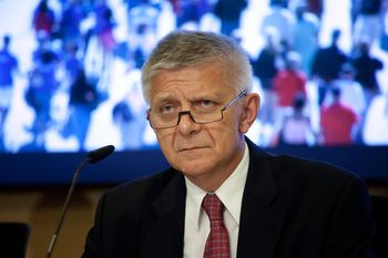 Belka: Tylko potężny kryzys przekona Polaków do euro