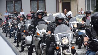 Bobowa: Motoryzacyjna niedziela. Pielgrzymka i zlot samochodów