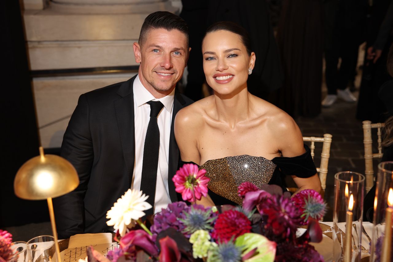 PARIS, FRANCE - SEPTEMBER 30: Marko Jarić and Adriana Lima attend Paris Fashion Week on September 30, 2024 in Paris, France. (Photo by Daniele Venturelli/Getty Images for Bvlgari)