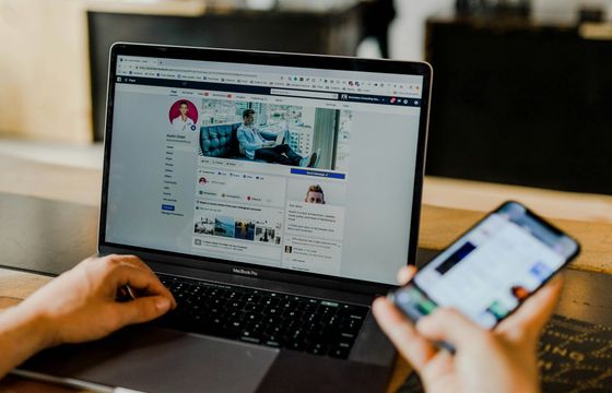 Biznes boi się kryzysu wizerunkowego z internetu. Narasta obawa o dezinformację