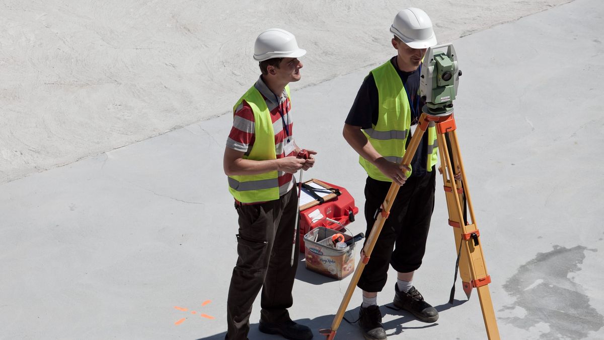 Zarobki powiatowych geodetów są zbyt niskie. Zdj. ilustracyjne