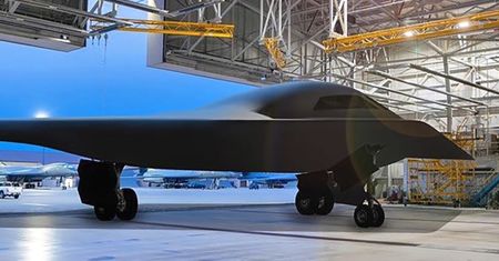 Bombowiec Stealth B-21. Siły powietrzne USA pokazują prototyp