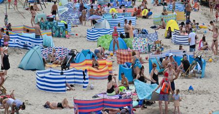 Pozbędą się parawanów z plaży? Kontrowersyjny pomysł w Kołobrzegu