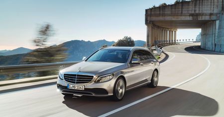 Mercedes Klasy C po liftingu. Zmian nie widać, ale jest ich sporo