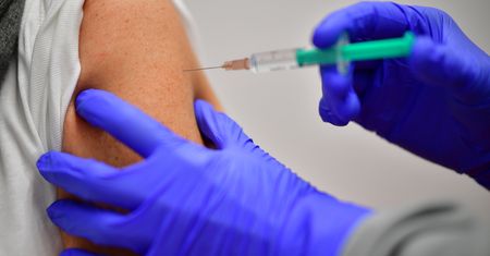 WHO alarmuje. Europa szczepi zbyt mało ludzi. Pandemia może wrócić
