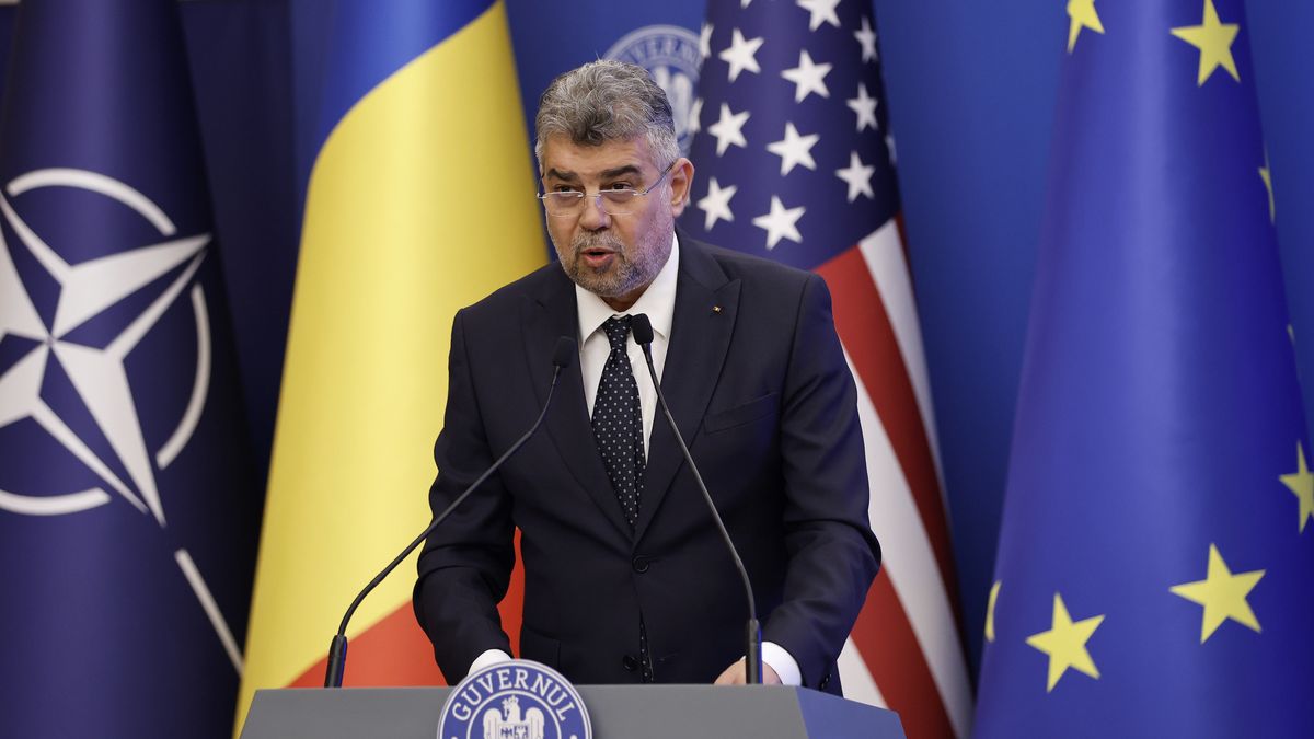 Romanian Prime Minister Marcel Ciolacu delivers the opening speech before the signing ceremony of the US Military Financing Fund Loan Agreement held at the Romanian Government headquarters in Bucharest, Romania, 25 September 2024. Through this agreement, Romania receives approximately 920 million US dollars loan to be able to develop the production of artillery ammunition compatible with NATO standards. EPA/Robert Ghement Dostawca: PAP/EPA.