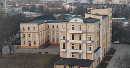Burza wokół DPS-u założonego przez ks. Dymera. Rodziny ciągle czują się "ignorowane i lekceważone"