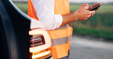 Setki tysięcy Tesli wezwane do serwisu. Poważne usterki funkcji FSD