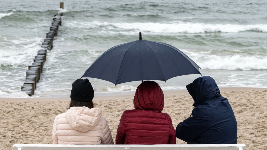 Deszczowe wakacje nad polskim morzem, zdjęcie ilustracyjne